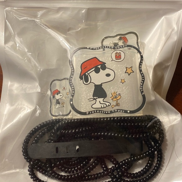 Snoopy Joe Cool Apple 18W/20W Charger Protector Cover & iPhone Data Cable NEW - Picture 6 of 8